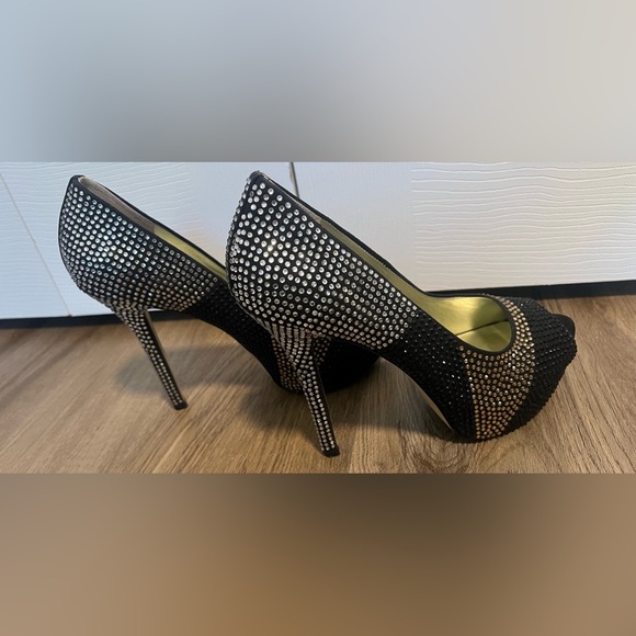 Women's Enzo Angiolini Black/Gold/Silver Rhinestone encrusted PeepToe Heels - Picture 5 of 6